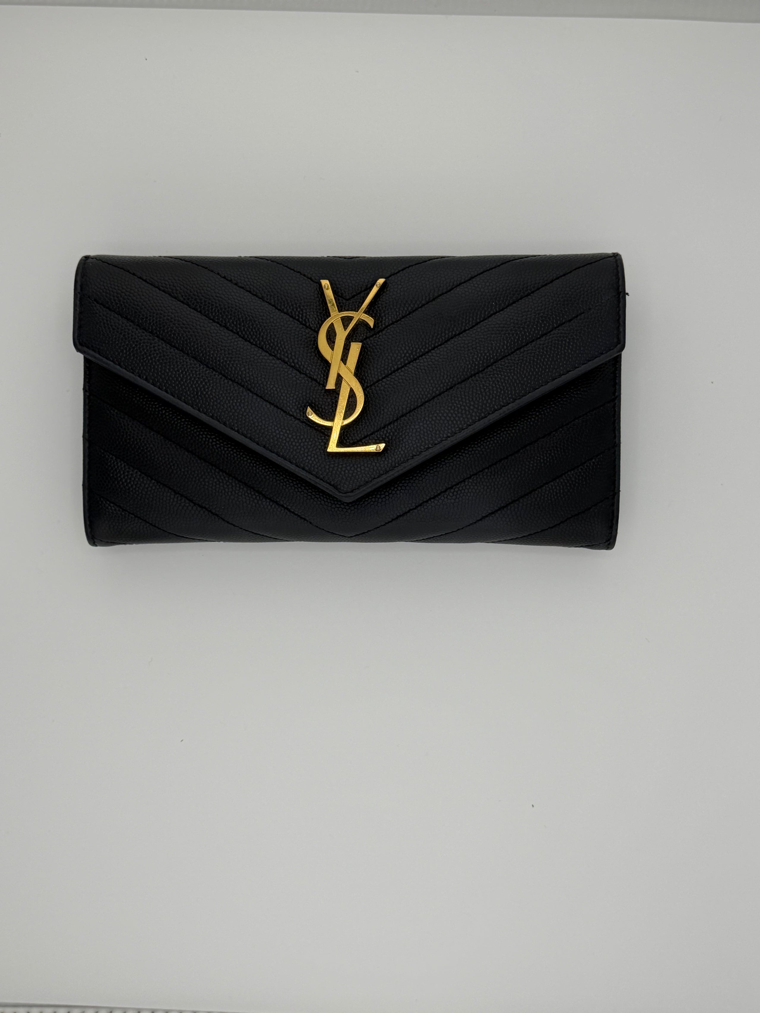 Saint Laurent (YSL)